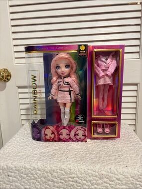 BELLA PARKER Rainbow High Doll in Pink Outfit